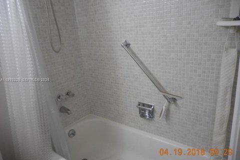 Снять в аренду кондоминиум в Уэст-Палм-Бич, Флорида 1 спальня, 60.01м2, № 2057093 - фото 7