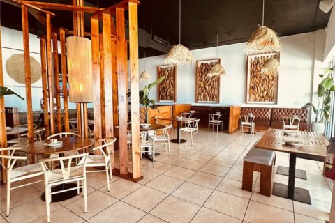 Propiedad comercial en venta en Fort Lauderdale, Florida № 2089316 - foto 10