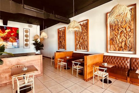 Propiedad comercial en venta en Fort Lauderdale, Florida № 2089316 - foto 8