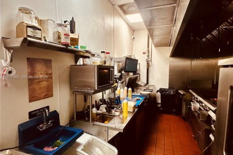 Propiedad comercial en venta en Fort Lauderdale, Florida № 2089316 - foto 15