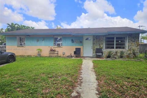 House in Homestead, Florida 3 bedrooms, 119.66 sq.m. № 2090021