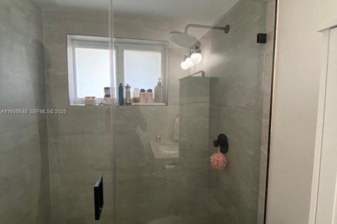 Condominio en alquiler en Miami, Florida, 1 dormitorio, 66.15 m2 № 1993796 - foto 8