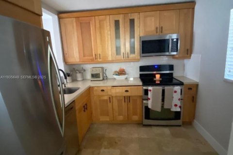 Condominio en alquiler en Miami, Florida, 1 dormitorio, 66.15 m2 № 1993796 - foto 10