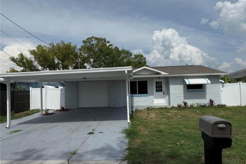 House in Hudson, Florida 2 bedrooms, 93.37 sq.m. № 1759374 - photo 1