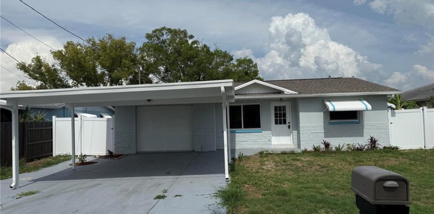 House in Hudson, Florida 2 bedrooms, 93.37 sq.m. № 1759374