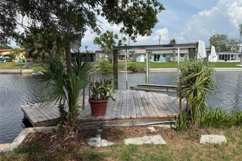 House in Hudson, Florida 2 bedrooms, 93.37 sq.m. № 1759374 - photo 3