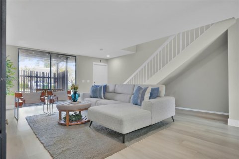Townhouse in Pembroke Pines, Florida 2 bedrooms, 137.68 sq.m. № 2065151 - photo 4