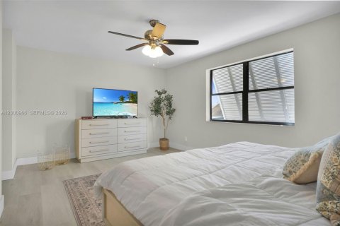Townhouse in Pembroke Pines, Florida 2 bedrooms, 137.68 sq.m. № 2065151 - photo 14