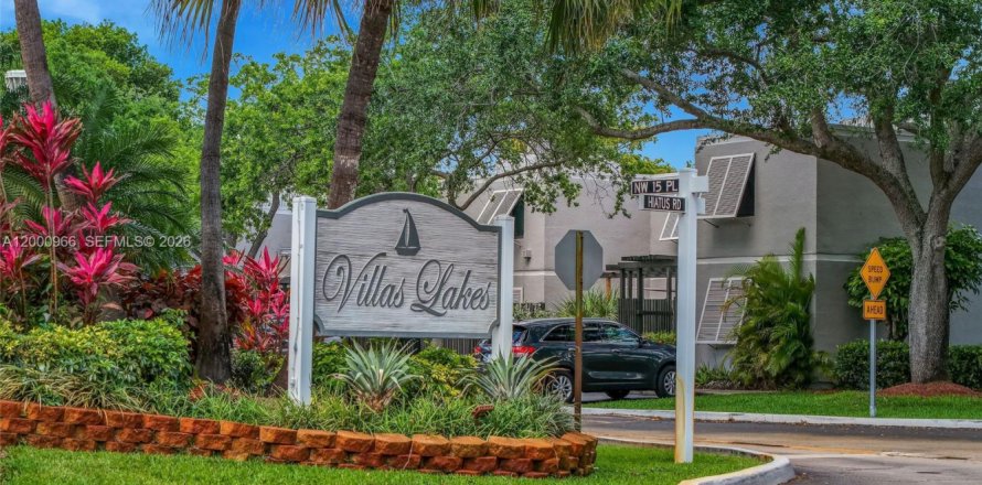 Townhouse in Pembroke Pines, Florida 2 bedrooms, 137.68 sq.m. № 2065151