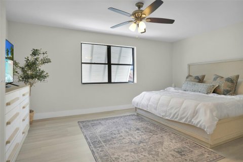 Townhouse in Pembroke Pines, Florida 2 bedrooms, 137.68 sq.m. № 2065151 - photo 13