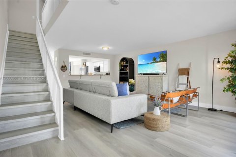 Townhouse in Pembroke Pines, Florida 2 bedrooms, 137.68 sq.m. № 2065151 - photo 3
