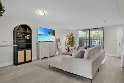 Townhouse in Pembroke Pines, Florida 2 bedrooms, 137.68 sq.m. № 2065151 - photo 5