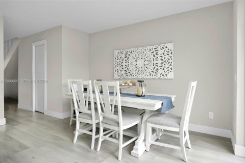 Townhouse in Pembroke Pines, Florida 2 bedrooms, 137.68 sq.m. № 2065151 - photo 6