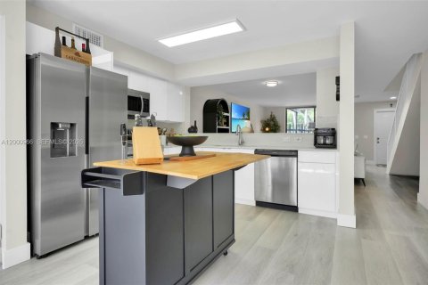 Townhouse in Pembroke Pines, Florida 2 bedrooms, 137.68 sq.m. № 2065151 - photo 7
