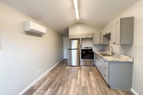 Casa en alquiler en Winter Haven, Florida, 1 dormitorio, 26.76 m2 № 2099993 - foto 4