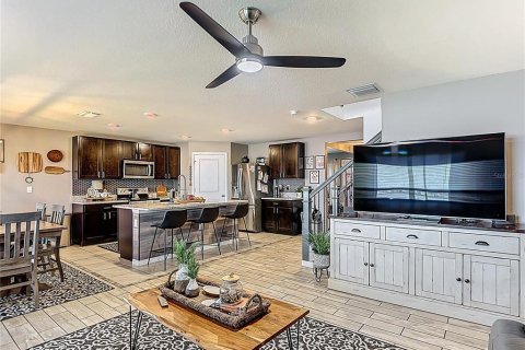 Villa ou maison à vendre à Zephyrhills, Floride: 5 chambres, 242.01 m2 № 2206483 - photo 11
