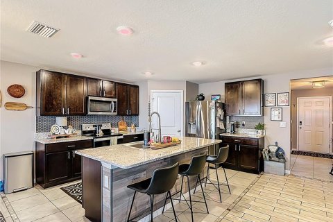 Villa ou maison à vendre à Zephyrhills, Floride: 5 chambres, 242.01 m2 № 2206483 - photo 5
