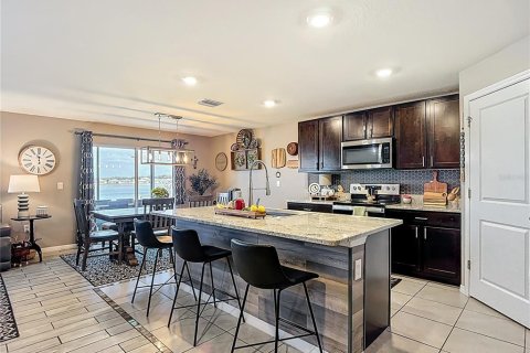 Villa ou maison à vendre à Zephyrhills, Floride: 5 chambres, 242.01 m2 № 2206483 - photo 6