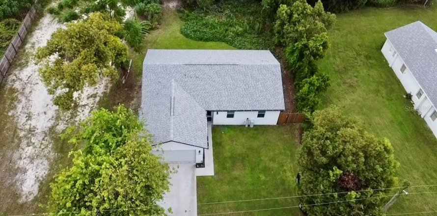 House in Orlando, Florida 4 bedrooms, 138.98 sq.m. № 1902618