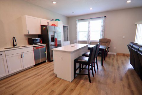 House in Orlando, Florida 4 bedrooms, 138.98 sq.m. № 1902618 - photo 4