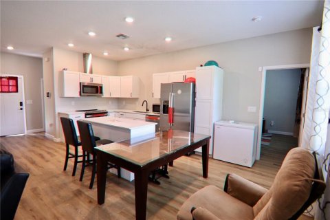 House in Orlando, Florida 4 bedrooms, 138.98 sq.m. № 1902618 - photo 5