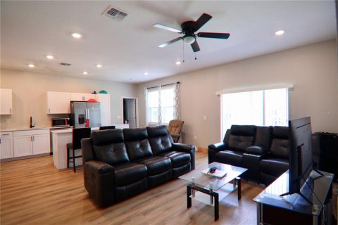 House in Orlando, Florida 4 bedrooms, 138.98 sq.m. № 1902618 - photo 8