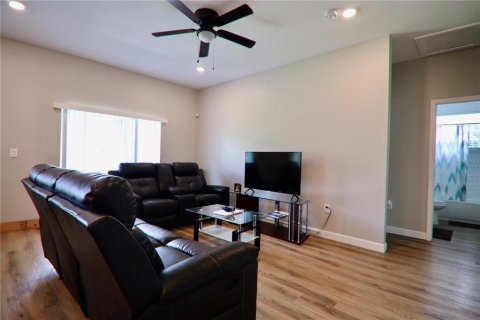 House in Orlando, Florida 4 bedrooms, 138.98 sq.m. № 1902618 - photo 7