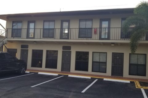 Immobilier commercial à louer à Jupiter, Floride № 1002465 - photo 1