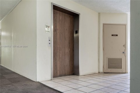 Copropriété à vendre à Coral Springs, Floride: 1 chambre, 56.3 m2 № 2028186 - photo 2