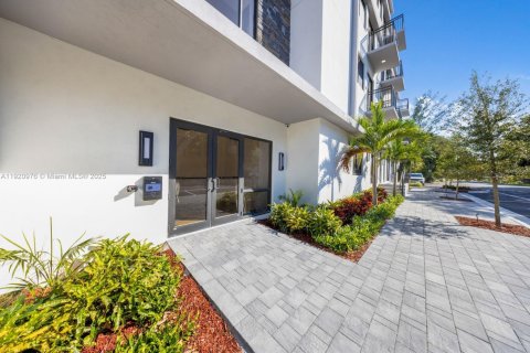 Apartamento en alquiler en Pompano Beach, Florida, 1 dormitorio № 1975189 - foto 16