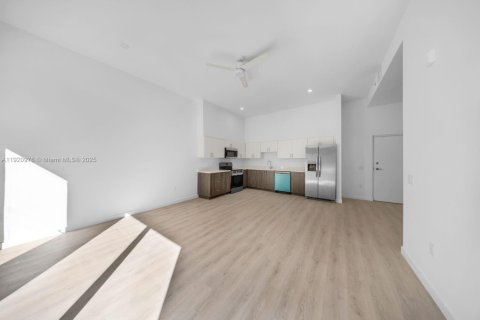 Apartamento en alquiler en Pompano Beach, Florida, 1 dormitorio № 1975189 - foto 1