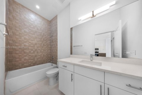 Apartamento en alquiler en Pompano Beach, Florida, 1 dormitorio № 1975189 - foto 6