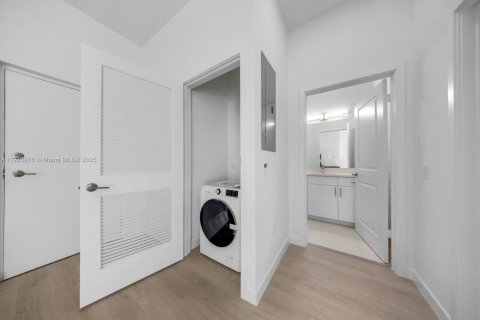 Apartamento en alquiler en Pompano Beach, Florida, 1 dormitorio № 1975189 - foto 4