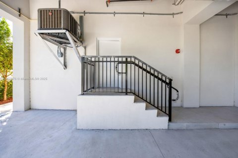 Apartamento en alquiler en Pompano Beach, Florida, 1 dormitorio № 1975189 - foto 17