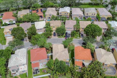 House in Coral Springs, Florida 4 bedrooms, 191.29 sq.m. № 1231406 - photo 1