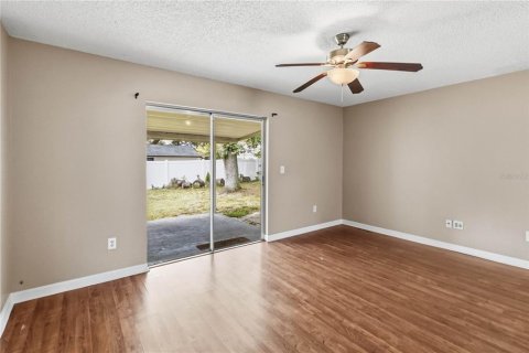 House in Casselberry, Florida 4 bedrooms, 134.15 sq.m. № 2236250 - photo 11