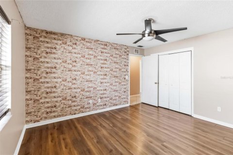 House in Casselberry, Florida 4 bedrooms, 134.15 sq.m. № 2236250 - photo 8