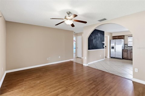 House in Casselberry, Florida 4 bedrooms, 134.15 sq.m. № 2236250 - photo 12