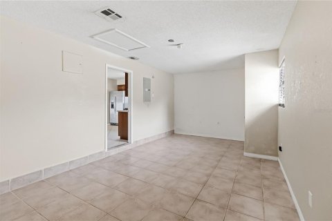 House in Casselberry, Florida 4 bedrooms, 134.15 sq.m. № 2236250 - photo 19