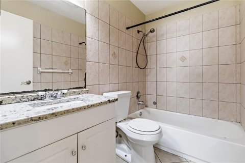 House in Casselberry, Florida 4 bedrooms, 134.15 sq.m. № 2236250 - photo 17