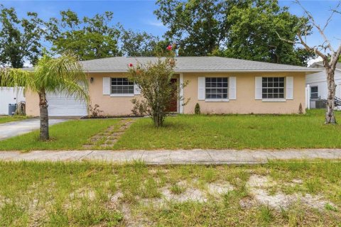 House in Casselberry, Florida 4 bedrooms, 134.15 sq.m. № 2236250
