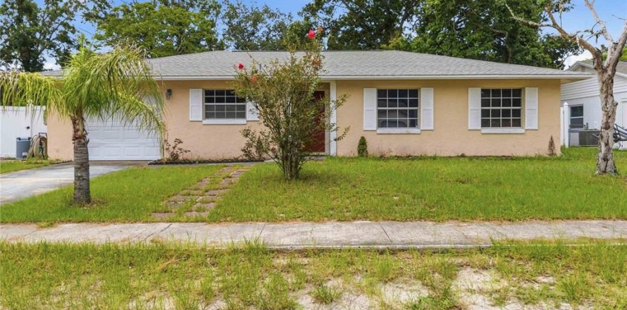 House in Casselberry, Florida 4 bedrooms, 134.15 sq.m. № 2236250