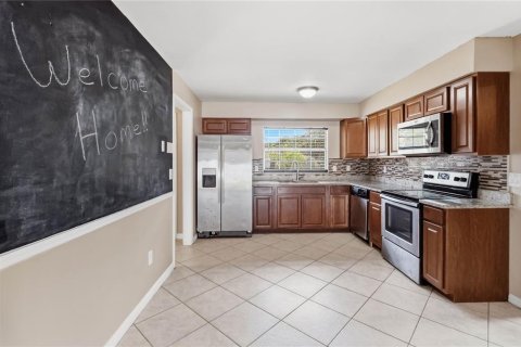 House in Casselberry, Florida 4 bedrooms, 134.15 sq.m. № 2236250 - photo 5