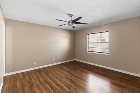 House in Casselberry, Florida 4 bedrooms, 134.15 sq.m. № 2236250 - photo 7