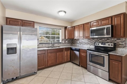 House in Casselberry, Florida 4 bedrooms, 134.15 sq.m. № 2236250 - photo 3