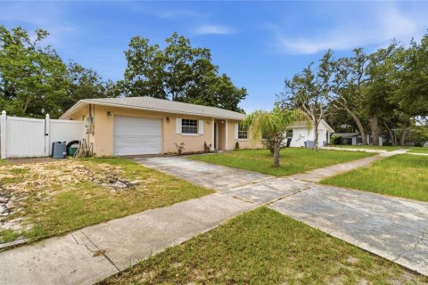 House in Casselberry, Florida 4 bedrooms, 134.15 sq.m. № 2236250 - photo 30