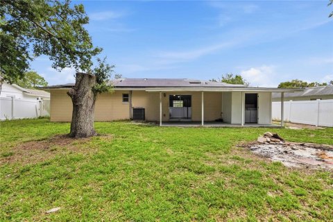 House in Casselberry, Florida 4 bedrooms, 134.15 sq.m. № 2236250 - photo 25