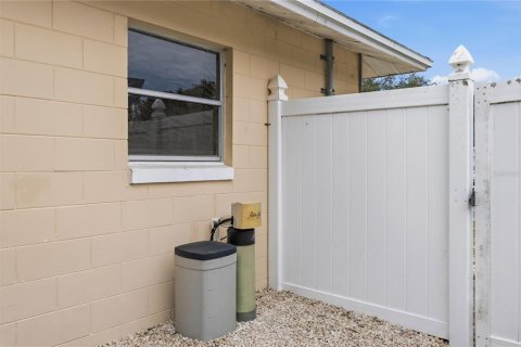 House in Casselberry, Florida 4 bedrooms, 134.15 sq.m. № 2236250 - photo 24