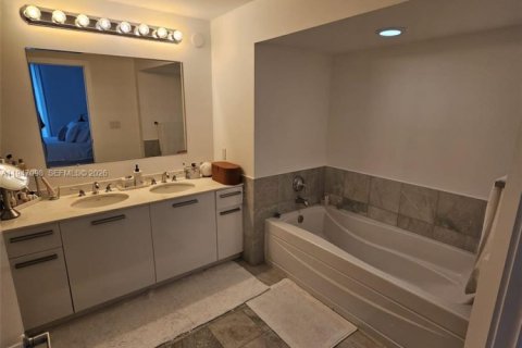 Copropriété à vendre à Miami, Floride: 2 chambres, 127.09 m2 № 2003258 - photo 20