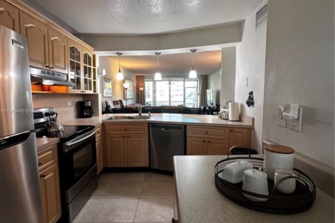 Condo in Miami, Florida, 1 bedroom  № 1890853 - photo 6
